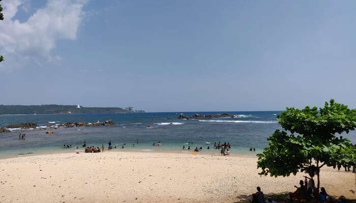 beach in sri lanka