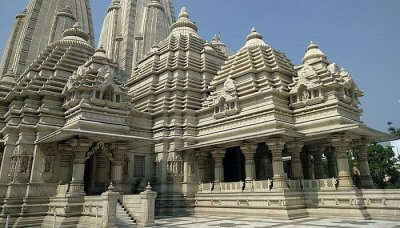 Seeking blessings at the Birla Temple is one of the best things to do in Kolkata
