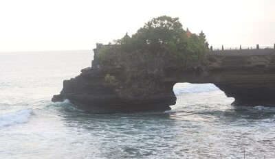 visit to the famous Tanha lot temple