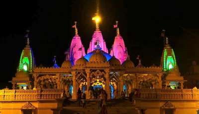 A dazzling view of Akshardham temple, known as one of the top tourist places in Jaipur