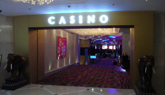 Casino-Paradise entrance