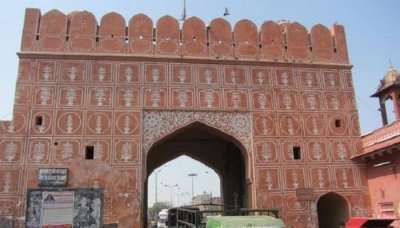 Entrance of Chandpole which is counted among the best tourist places in Jaipur