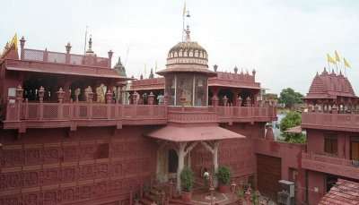 Digamber Jain mandir is counted among the wonderful tourist places in Jaipur
