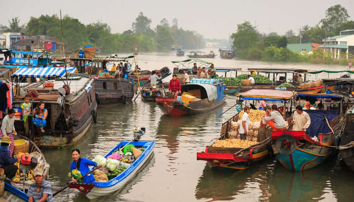 floating market in maldives