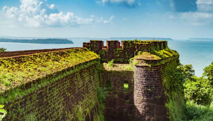 [Image: Forts-In-Goa-cover_6th-Nov.jpg]