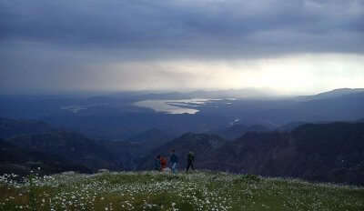 Visiting the mesmerizing mountains at Ganji Pahari is one of the top things to do in Dalhousie.