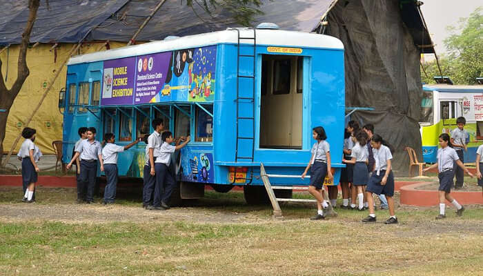 A science bus with school children