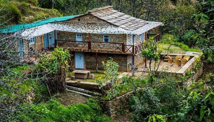 Homestays In Almora Cover