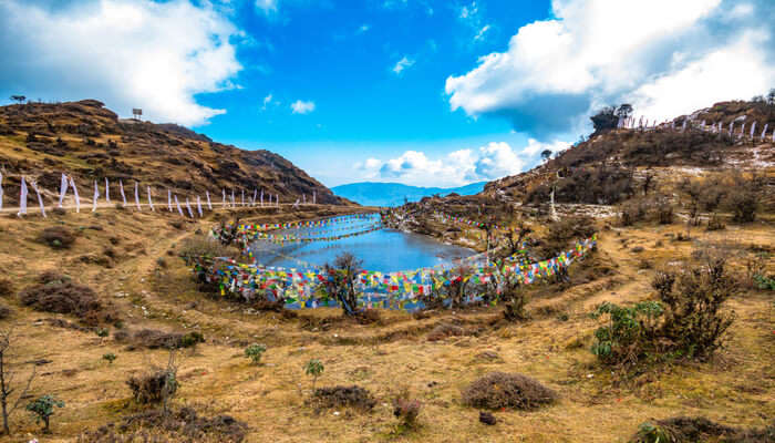 Sandakphu trek hi-res stock photography and images - Alamy