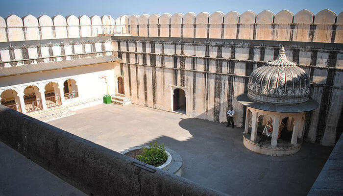 Climb up to palace