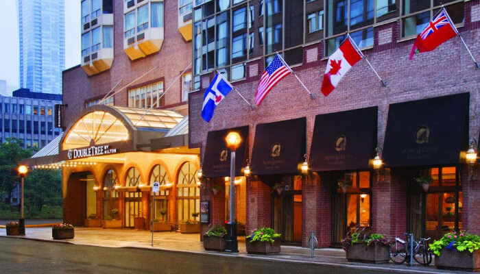 9 Best Hotels In Toronto To Choose From For Your Vacation In 21