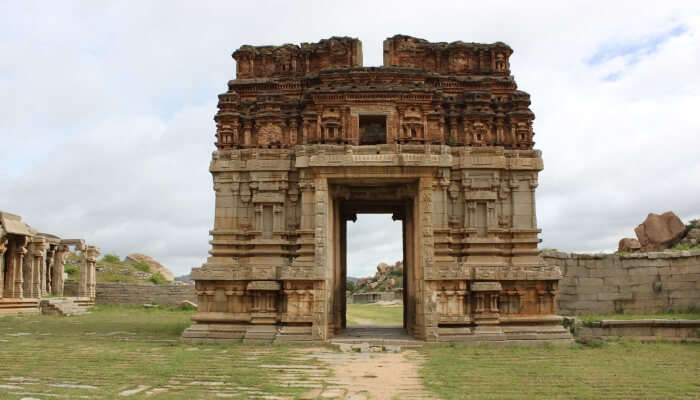 old building of a temple in Hampi