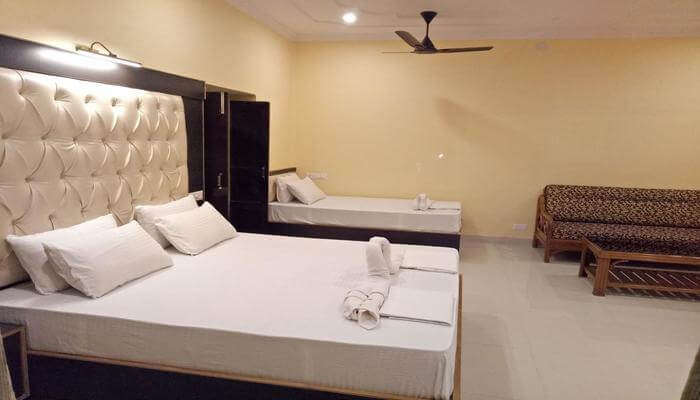 Scindhia Guest House room