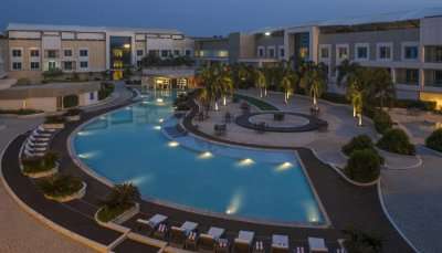 Hotel with Swimming Pool