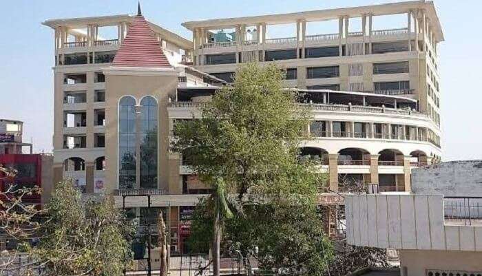 Vinayak Plaza In Varanasi