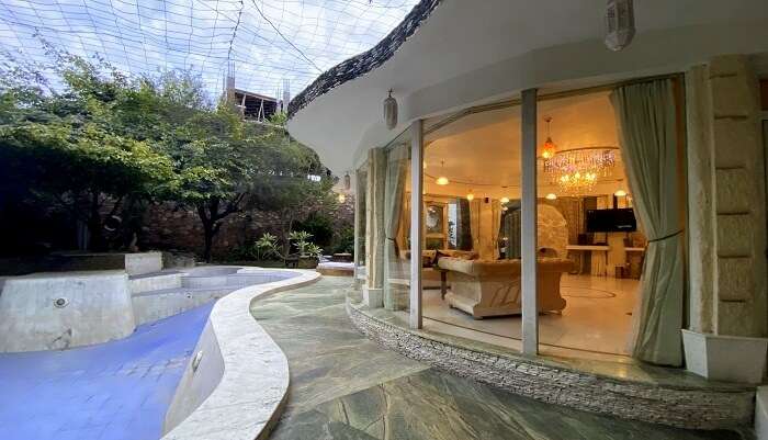 room offers private pool