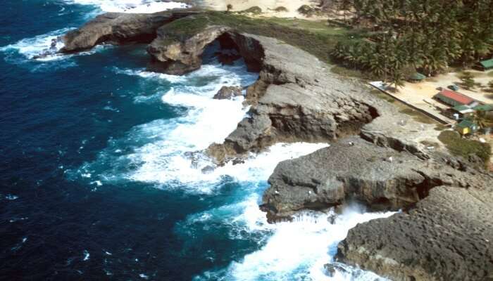 crashing ocean waves