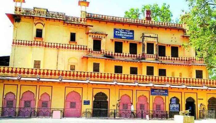 Brij-Vilas-Palace-Government-Museum2