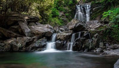 Hanumana Gundi Falls is known for its panoramic views and vibrant atmosphere