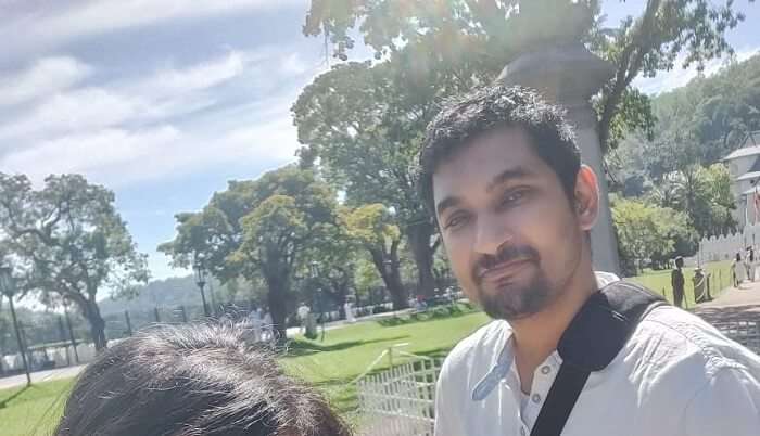 took selfie on kandy temple