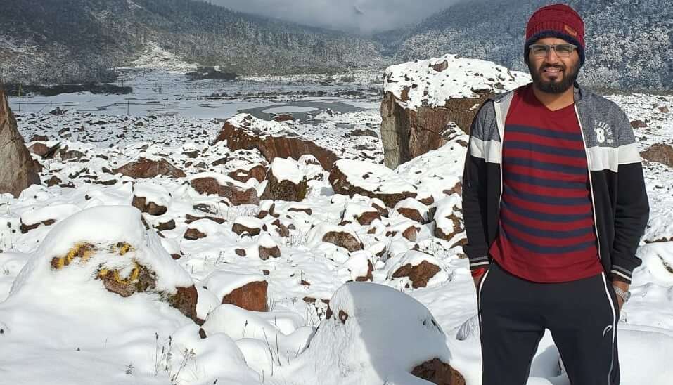 click picture with the beautiful snowy mountains