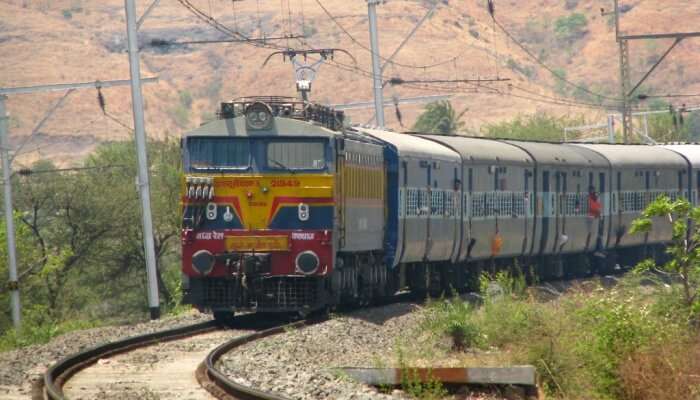 This train runs between Jammu Tawi and Pune