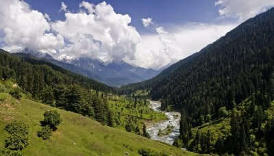 Jammu and Kashmir is one of the most famous honeymoon places in India in March to visit