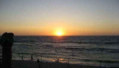 Mettams Pool is one of the most popular beaches in Perth.