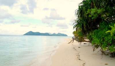 Pom Pom Island is one of the majestic Malaysia Islands