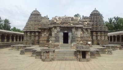A glorious view of Somnathpur Temple, one of the best historical places in Karnataka