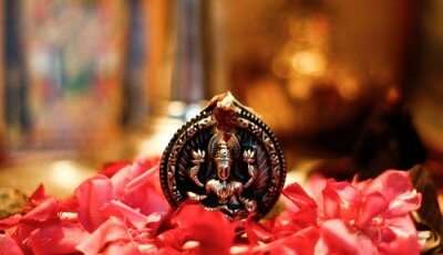 Pray to Goddess Mahalaxmi at Sree Mahalakshmi Temple, one of the popular places to visit in Mumbai in summer.