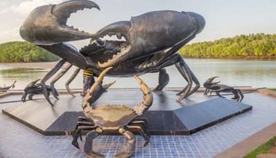 The Mud Crabs Sculpture