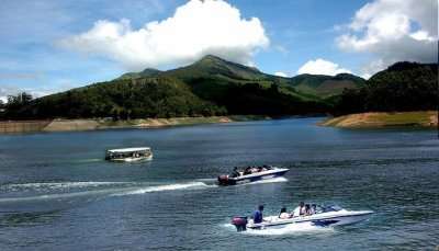 Motorboats on a lake in Thekkady, a good place to visit for water sports, and one of the best places to visit in Kerala in July.