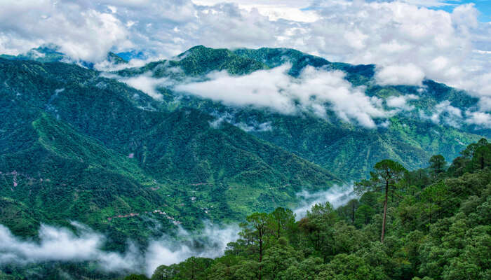 A picturesque view of Lansdowne which is a laid-back scenic spot near Jim Corbett