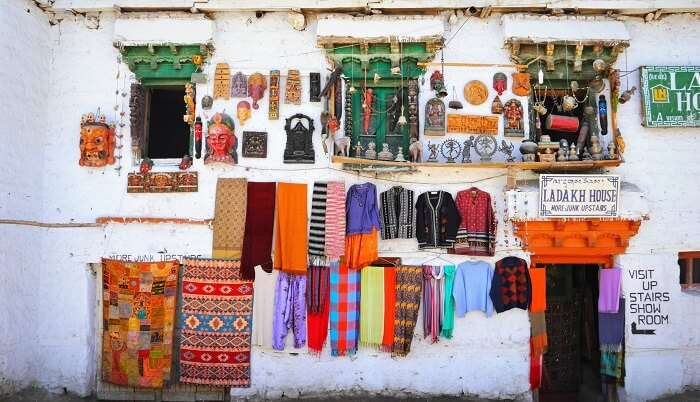 What are some of the best places for shopping in Kashmir (Srinagar,  Pahalgam, Gulmarg)? - Quora