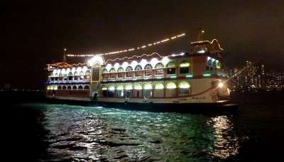 A dazzling view of dinner cruise 
