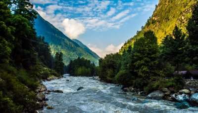 A majestic view of Kasol's natural beauty which is also one of the top solo female travel destinations in India