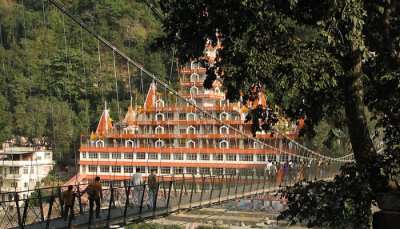 A glorious view of Rishikesh which is one of the best solo female travel destinations in India