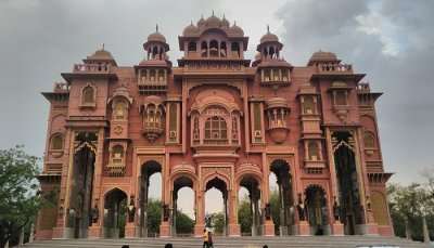 Jawahar Circle is among the largest park in India and known as the top tourist places in Jaipur