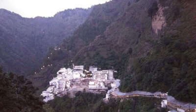 places to visit near vaishno devi in april