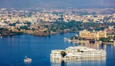 Discover Lake Pichola in Udaipur, one of the most popular places to visit in Rajasthan in December