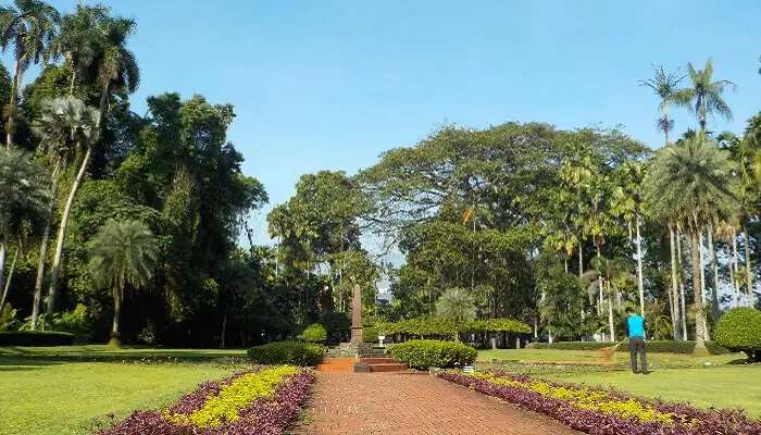 Sneh Rashmi Botanical Garden is one of the best places to visit in Surat