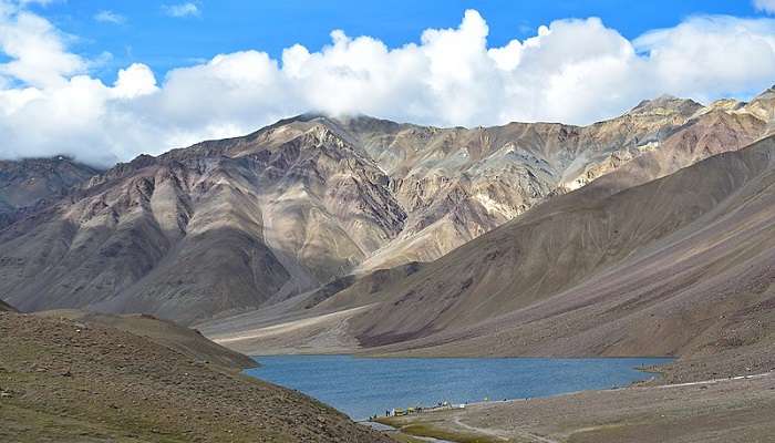 Located at a height of 4300m, Chandra Taal is one of the most beautiful places to visit in Spiti Valley in June