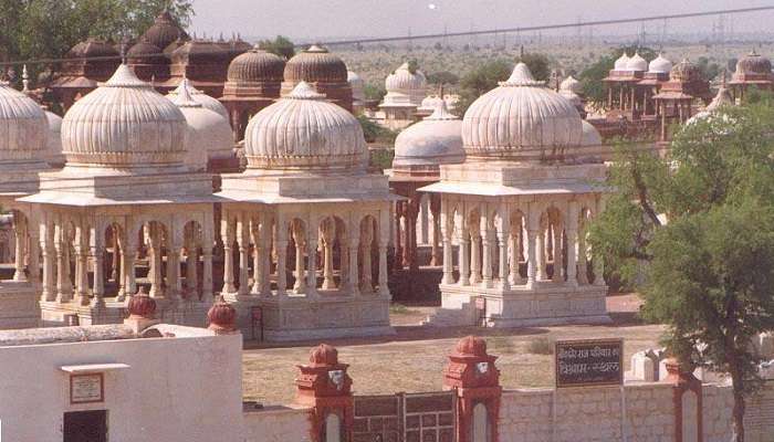 Devi Kund Sagar or The Royal Cenotaphs, among the places to visit in Bikaner.