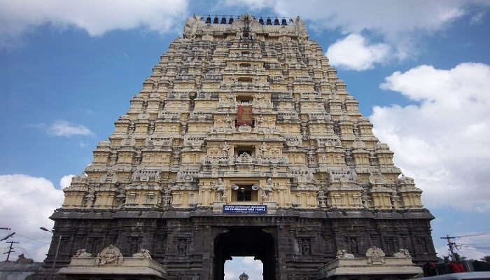 famous temples in Chennai that you must visit is Ekambareswarar Temple