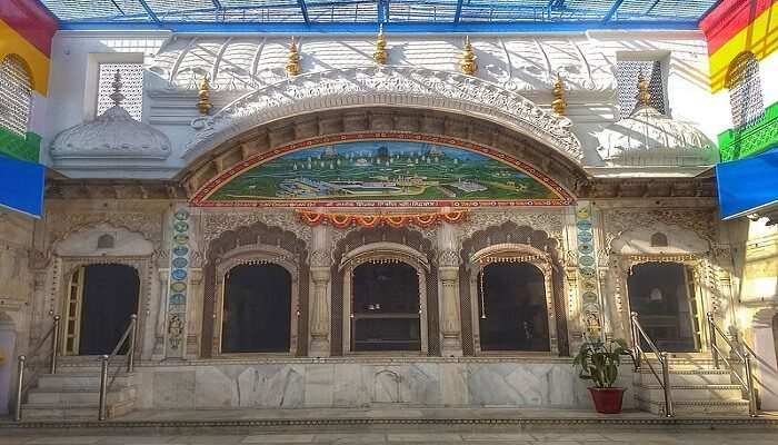 Shree Chandraprabhu Jain Naya Mandir is one of the most famous temples in Chennai.