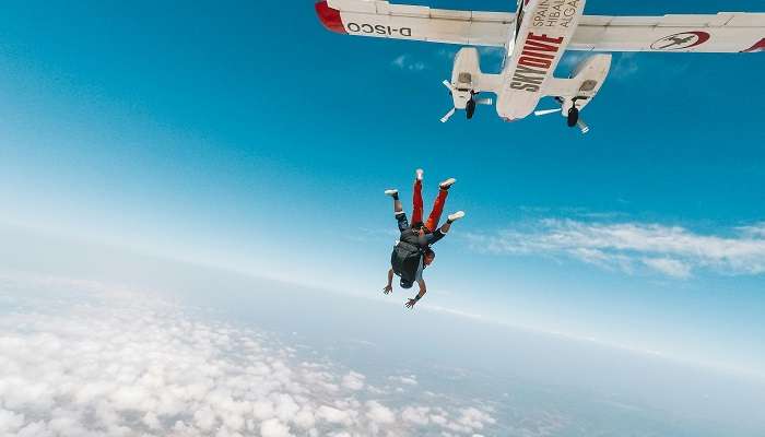 Best skydiving spots in Spain