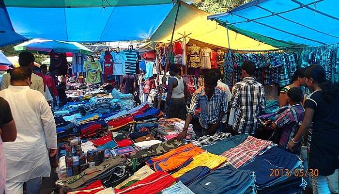 The famous flea markets of North Goa sell everything from clothes to jewelltry and are definitely be on your places to visit in Goa