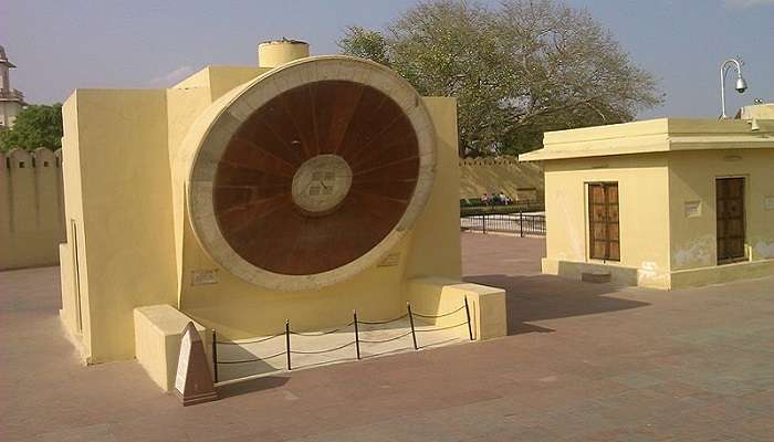 चक्र यंत्र जयपुर में घूमने के लिए सबसे अच्छी जगहों में से एक है