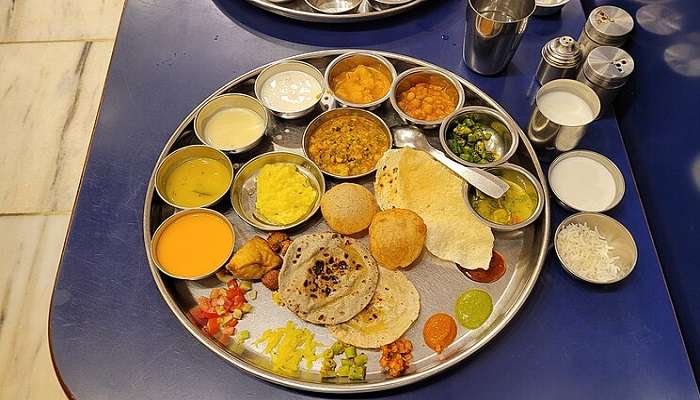 Famous Gujarati dishes that are must try!